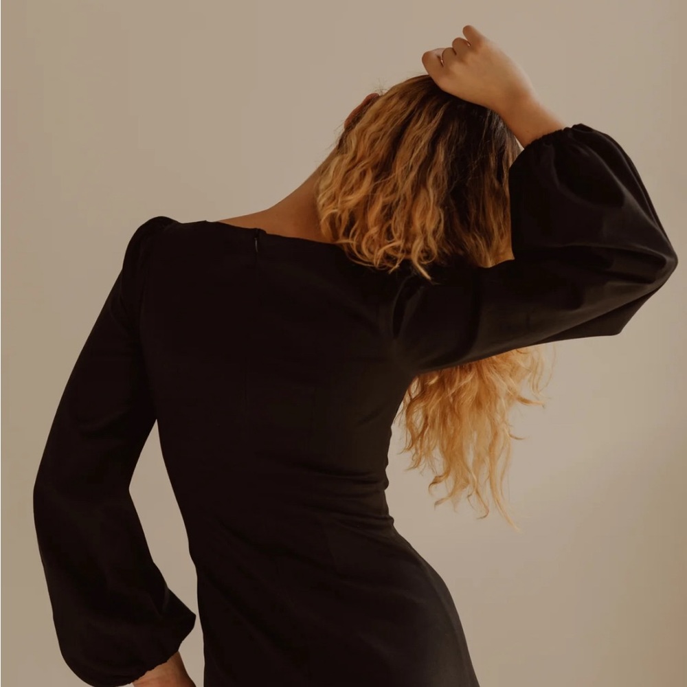 Black Puff-Sleeve Midi Dress - Women - Picture 6 of 9